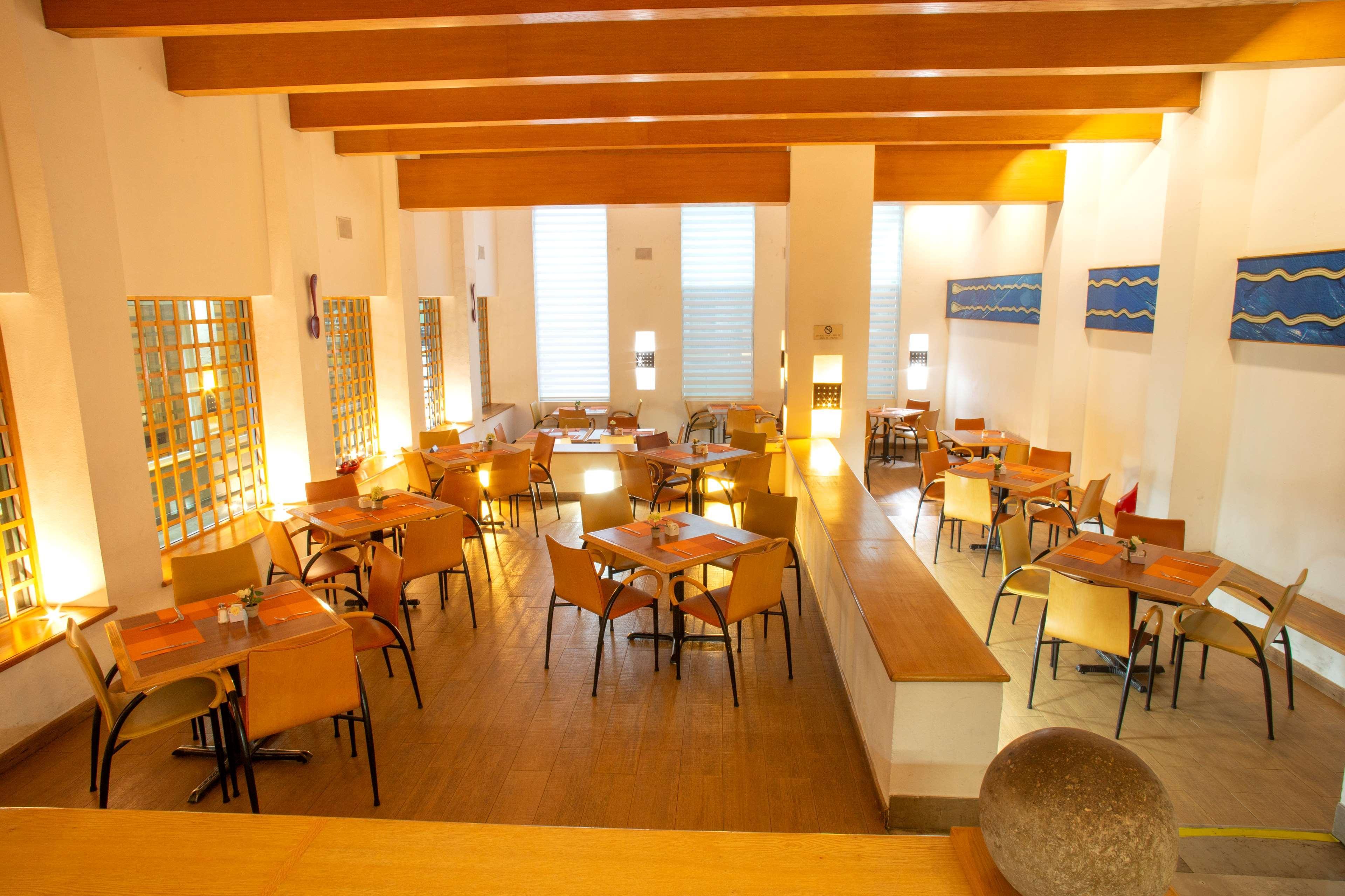 Best Western Plus Monterrey Colon Екстериор снимка