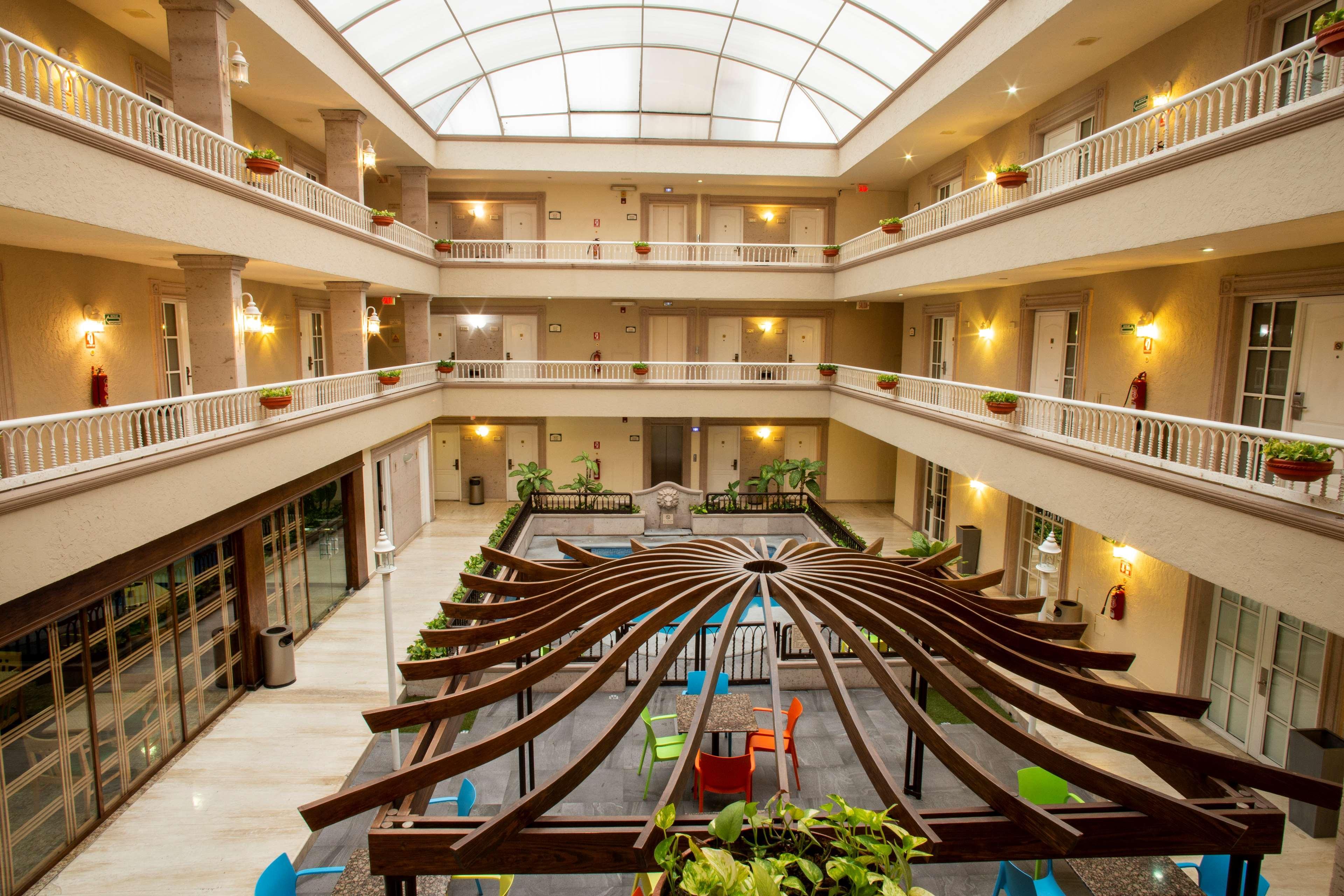 Best Western Plus Monterrey Colon Екстериор снимка