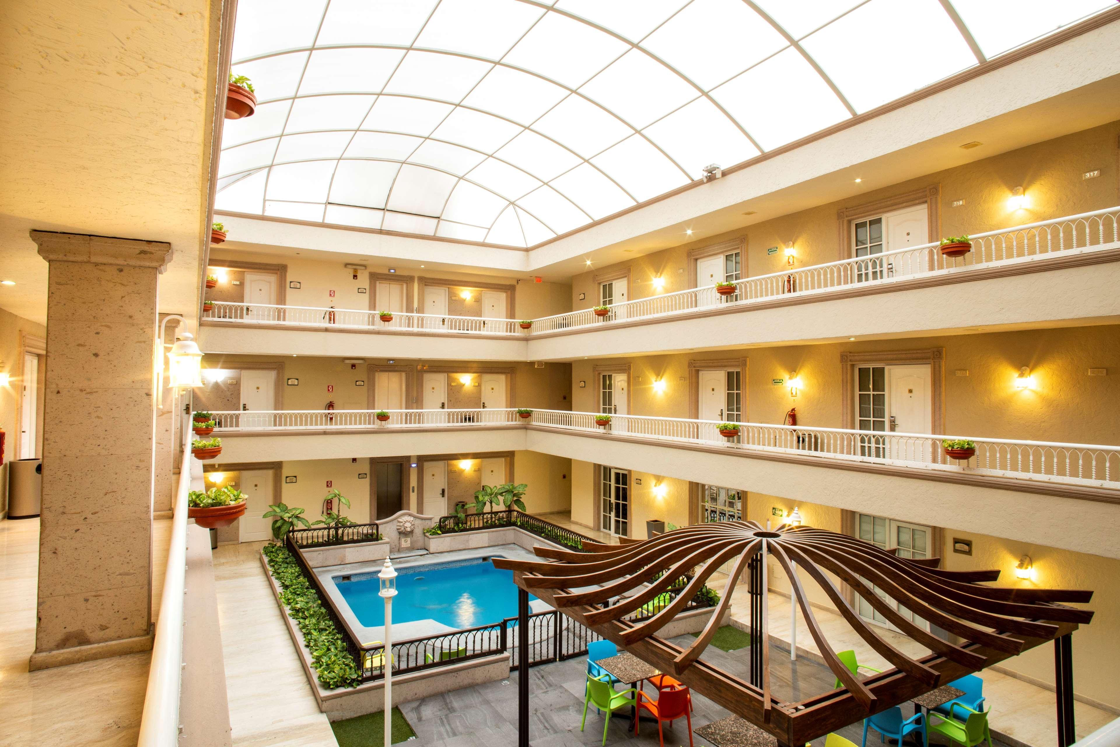 Best Western Plus Monterrey Colon Екстериор снимка