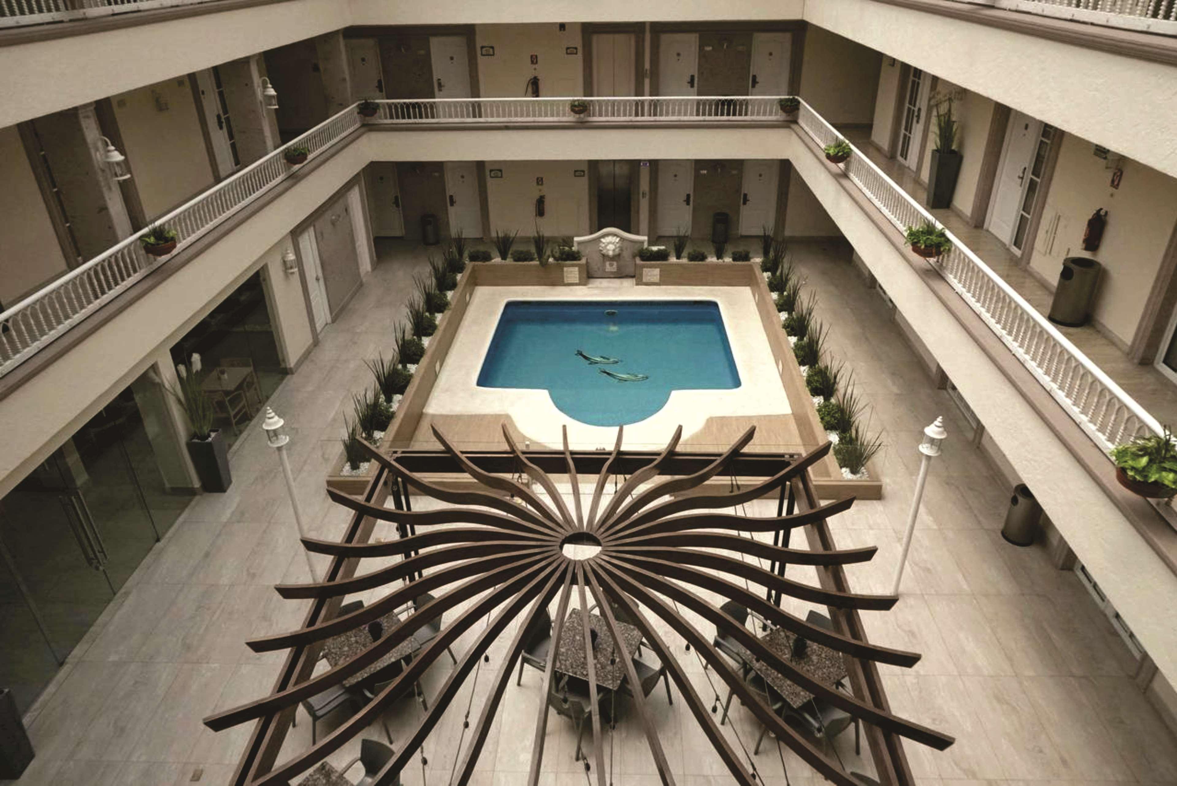 Best Western Plus Monterrey Colon Екстериор снимка