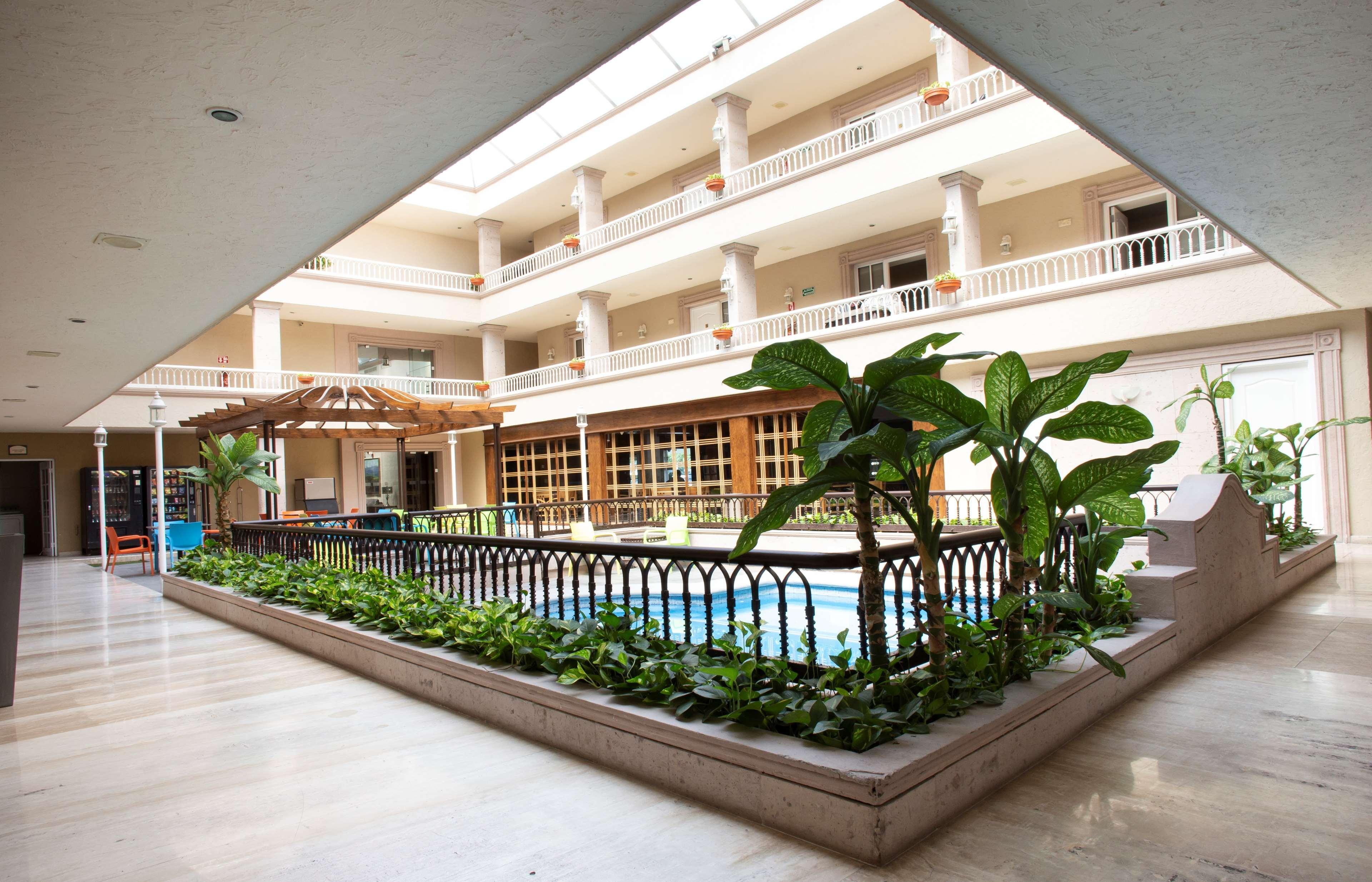 Best Western Plus Monterrey Colon Екстериор снимка