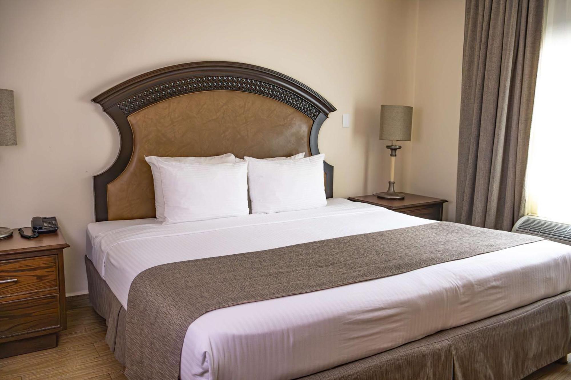 Best Western Plus Monterrey Colon Екстериор снимка