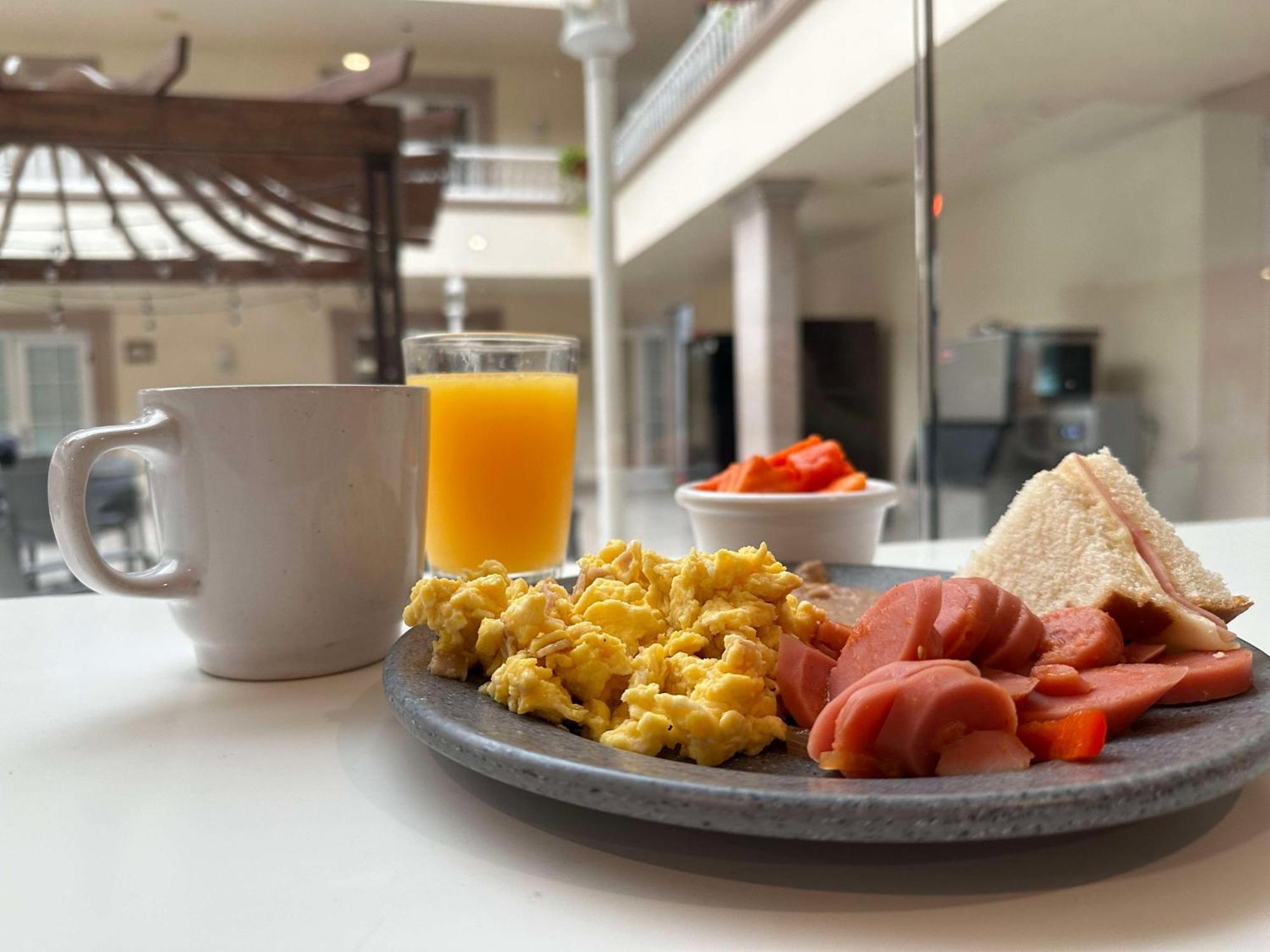 Best Western Plus Monterrey Colon Екстериор снимка