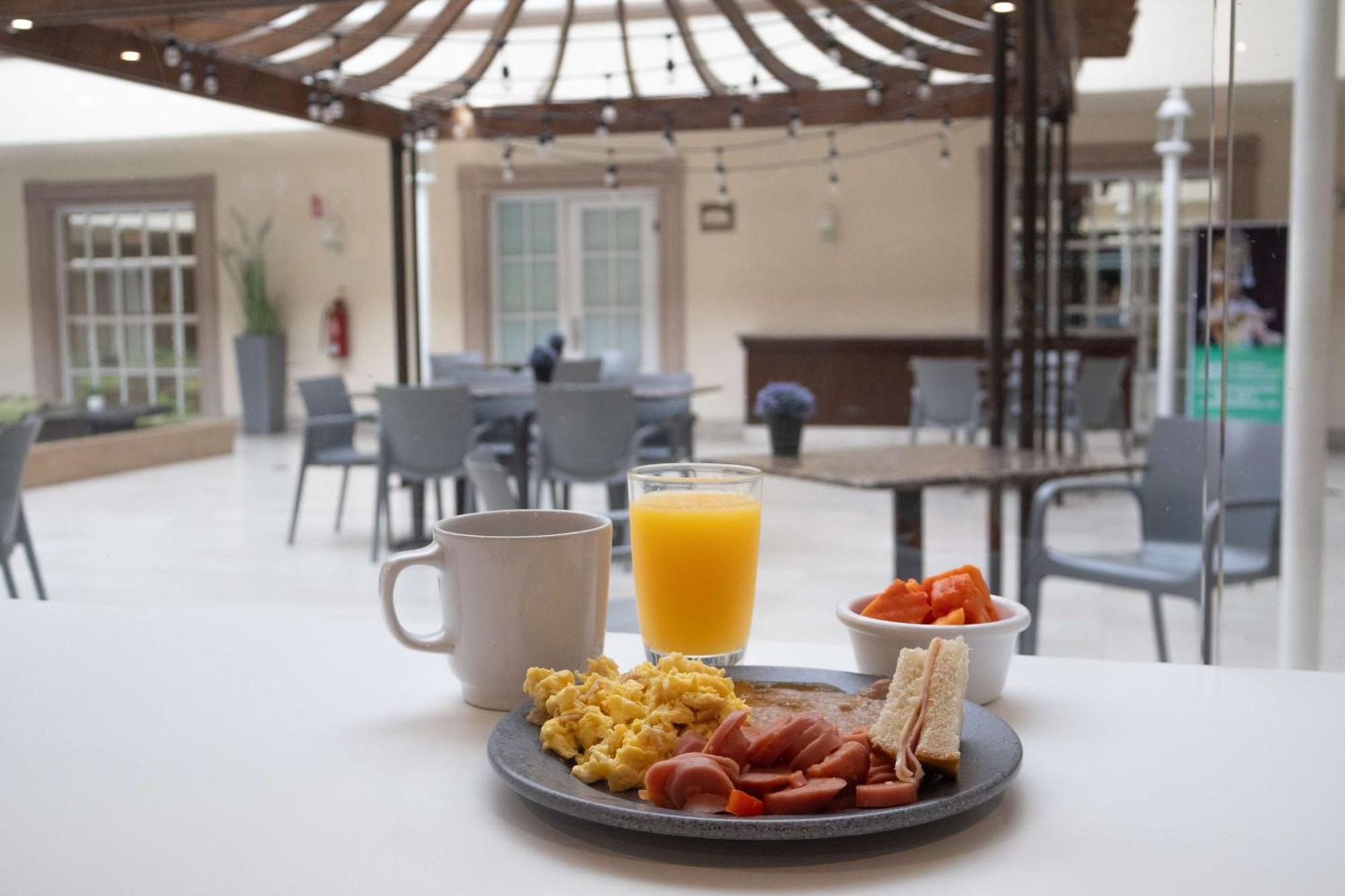 Best Western Plus Monterrey Colon Екстериор снимка