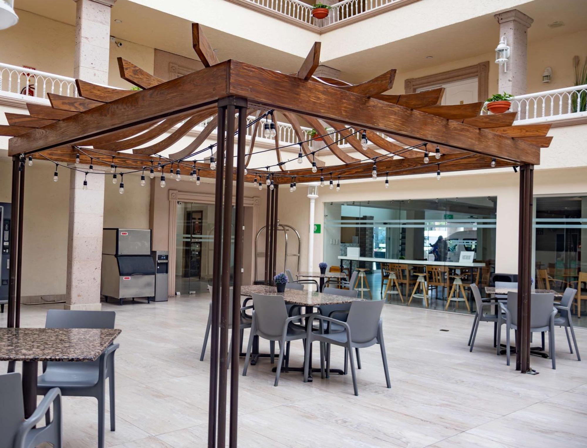 Best Western Plus Monterrey Colon Екстериор снимка